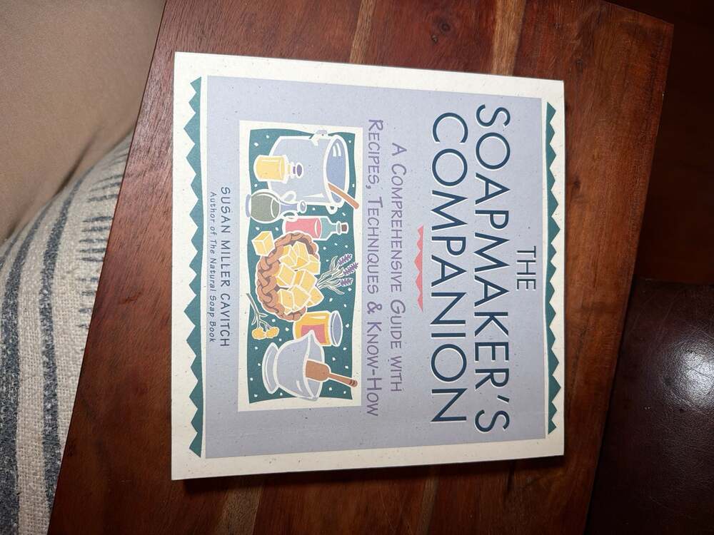 The Soapmaker's Companion: A Comprehensive Guide with Recipes, Techniques & Know